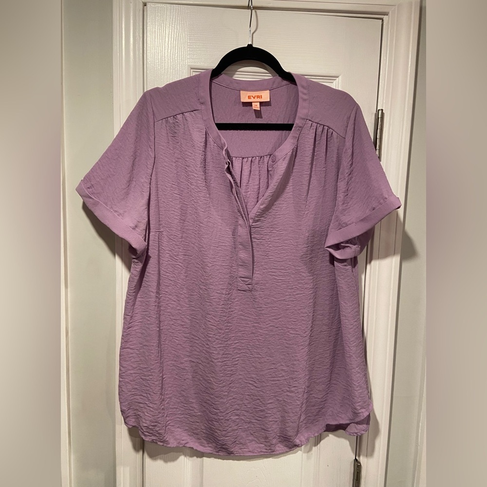 Evri Size 1X Lavender V Neck Rolled Short Sleeve Lightweight Flowy Top